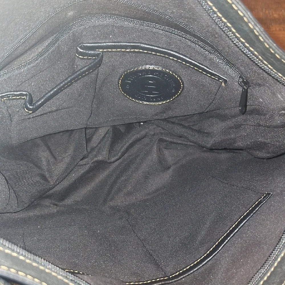 Elegant Black Leather Shoulder Bag